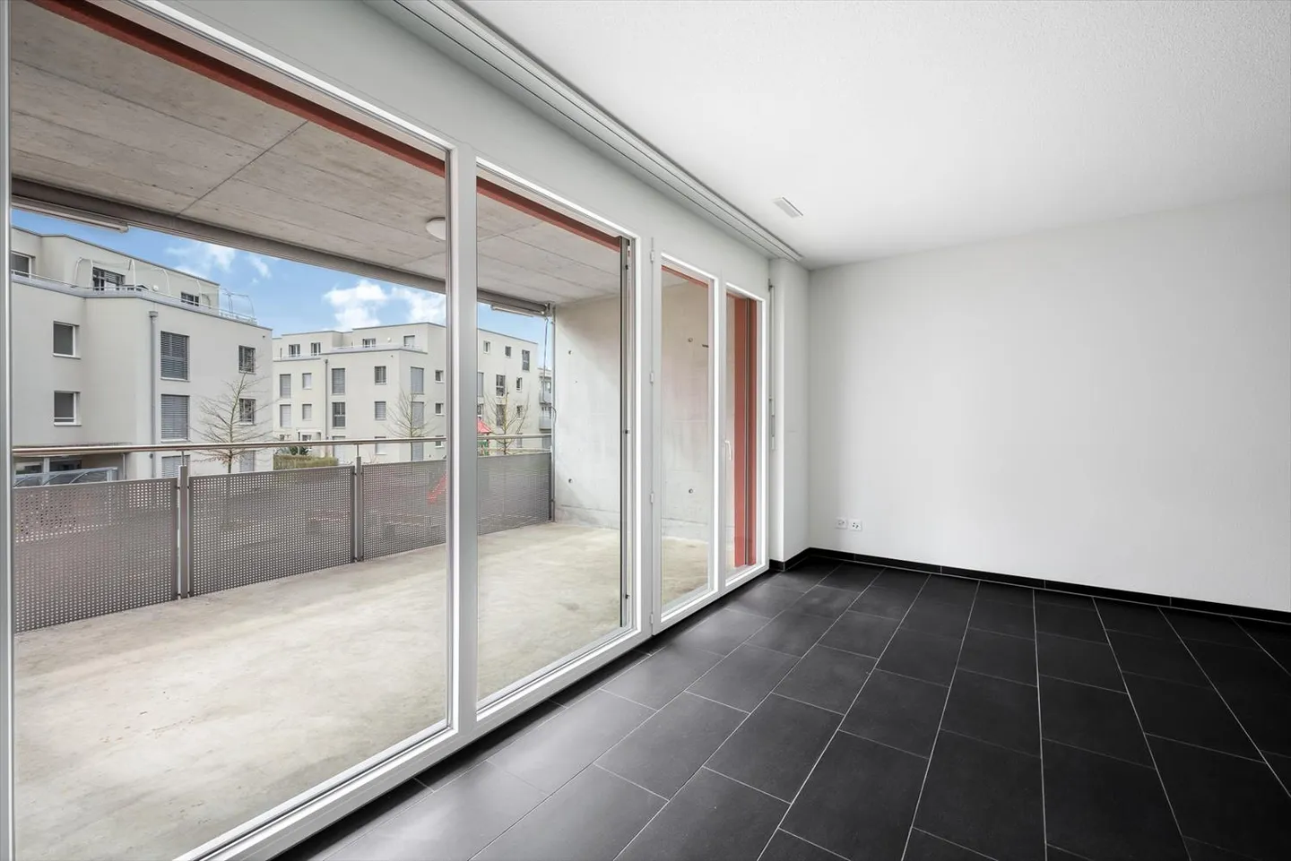 Apartment for rent - Photo 4 of 13