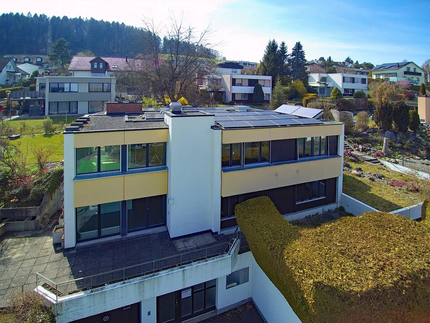 Detached 6.5-room single-family house in sunny southern location - Photo 1 of 16