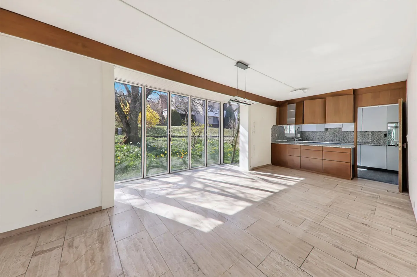 Detached 6.5-room single-family house in sunny southern location - Photo 5 of 16