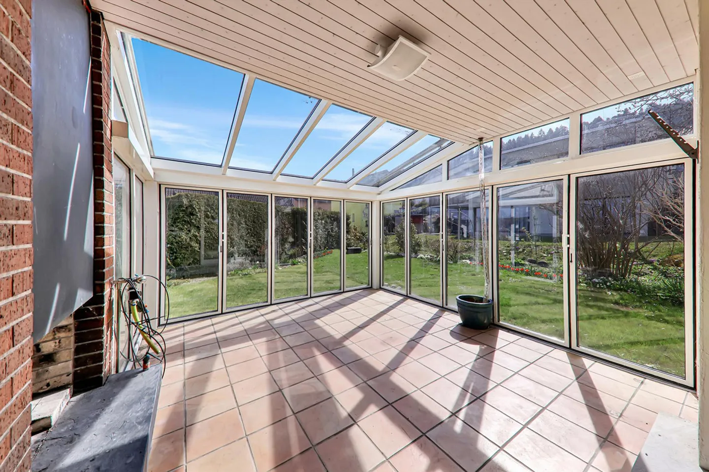 Detached 6.5-room single-family house in sunny southern location - Photo 6 of 16