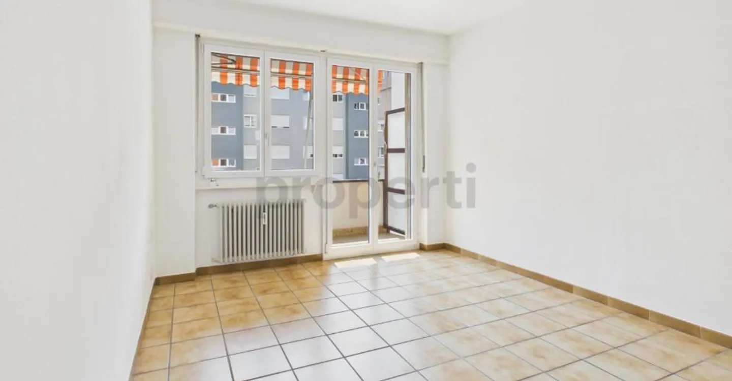 Élégant appartement rénové avec balcon - Foto 2 di 11