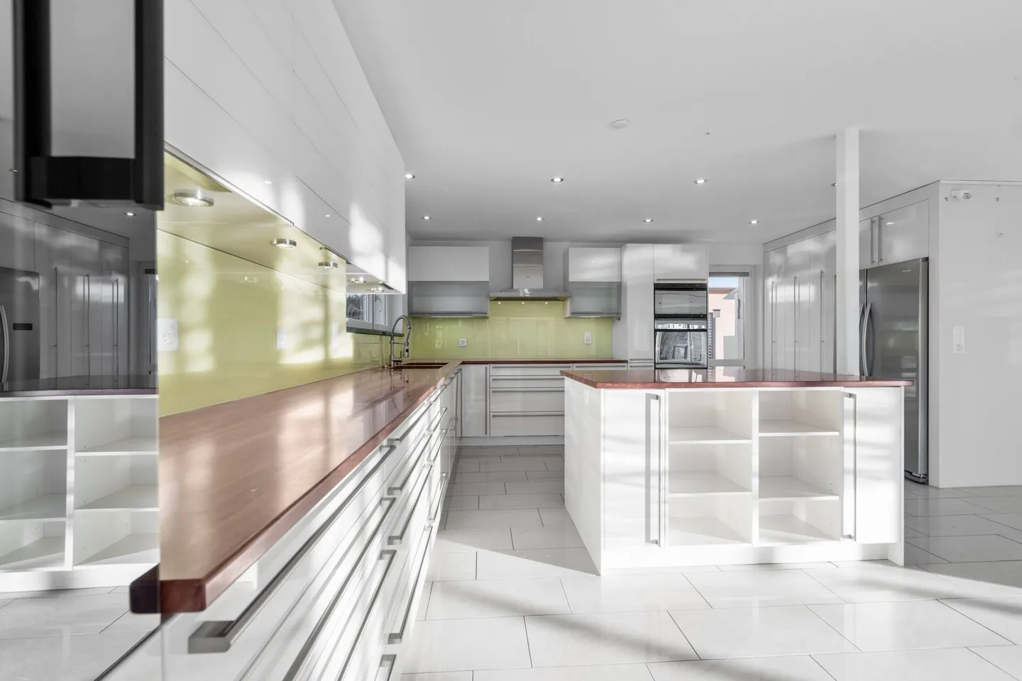 Casa unifamiliare con piscina, sauna, sala hobby e grande garage! - Foto 4 di 14