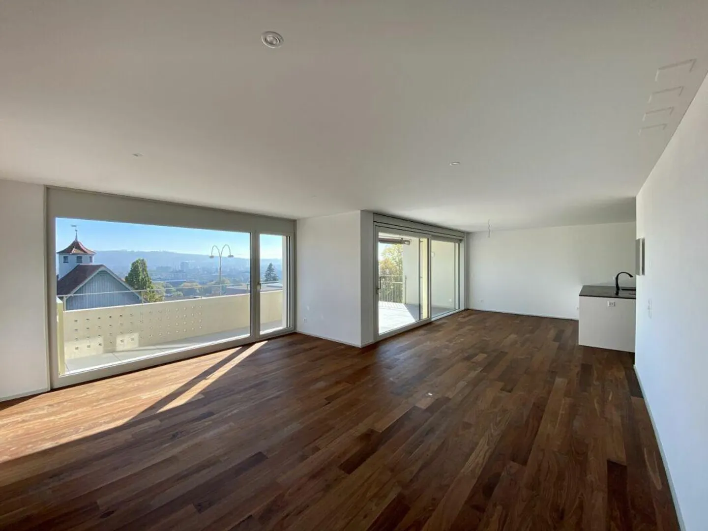 Luminoso appartamento di 3,5 stanze con vista panoramica - Foto 1 di 13