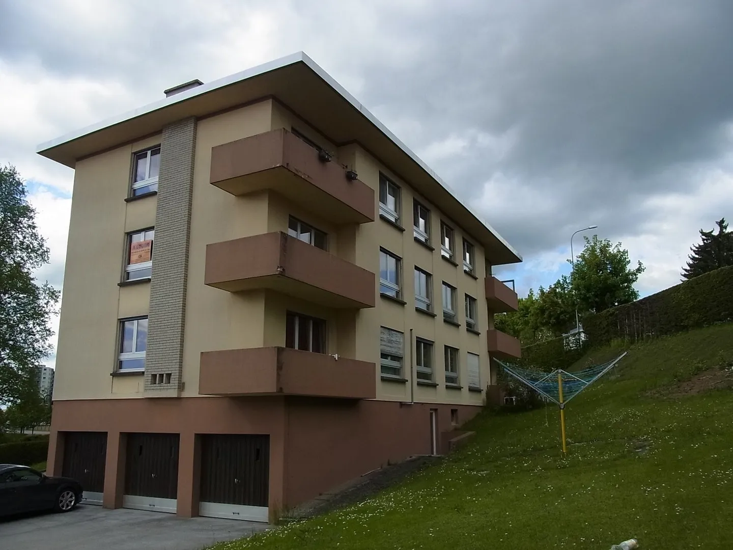 Bell'appartamento con camino e balcone - Foto 1 di 2