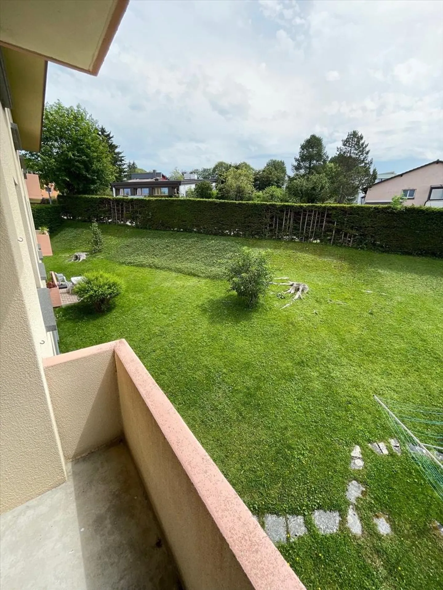 Bell'appartamento con camino e balcone - Foto 2 di 2