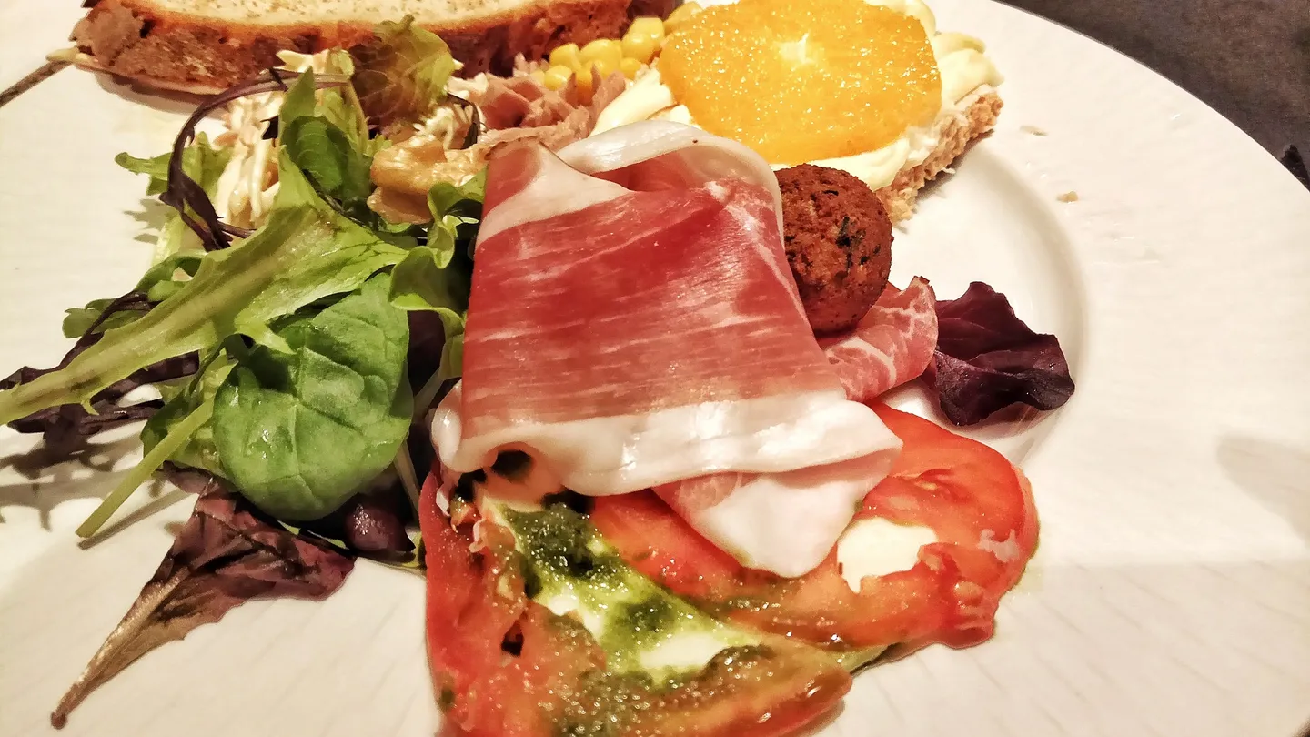 Modernes Restaurant mit Terrasse - Foto 1 von 1