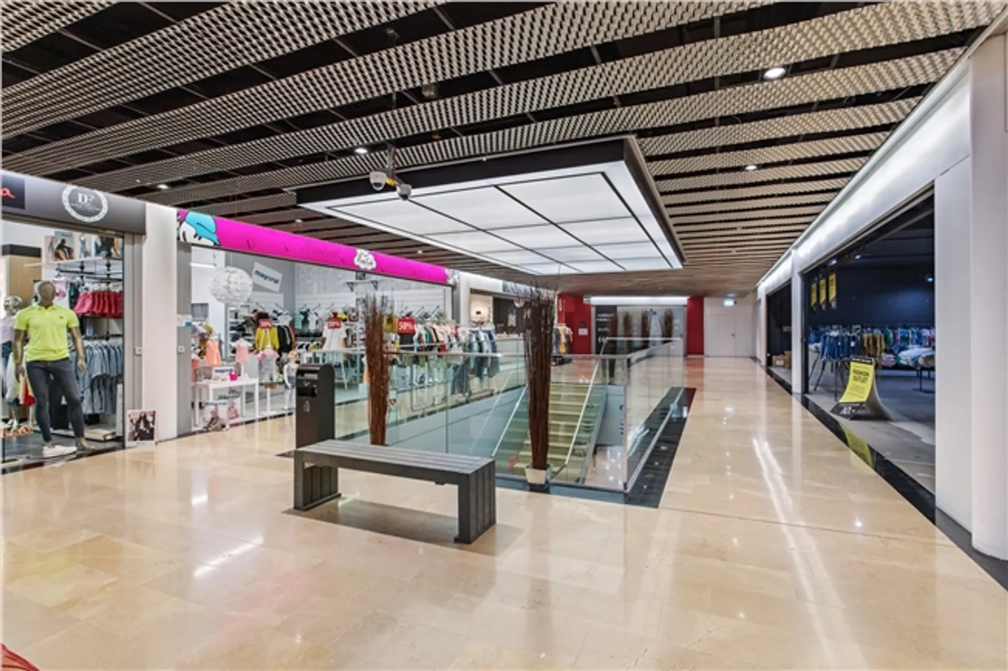 Espace Commercial à Cormanon - Photo 2 sur 4