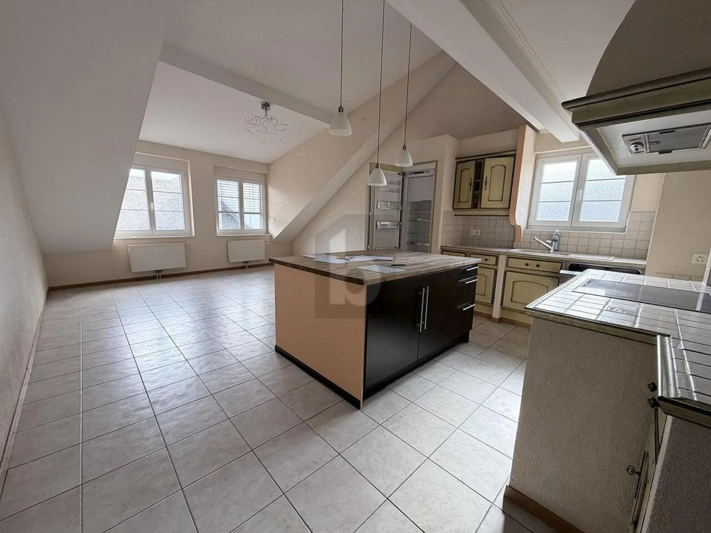 Appartement Attique Lumineux - Photo 2 sur 5