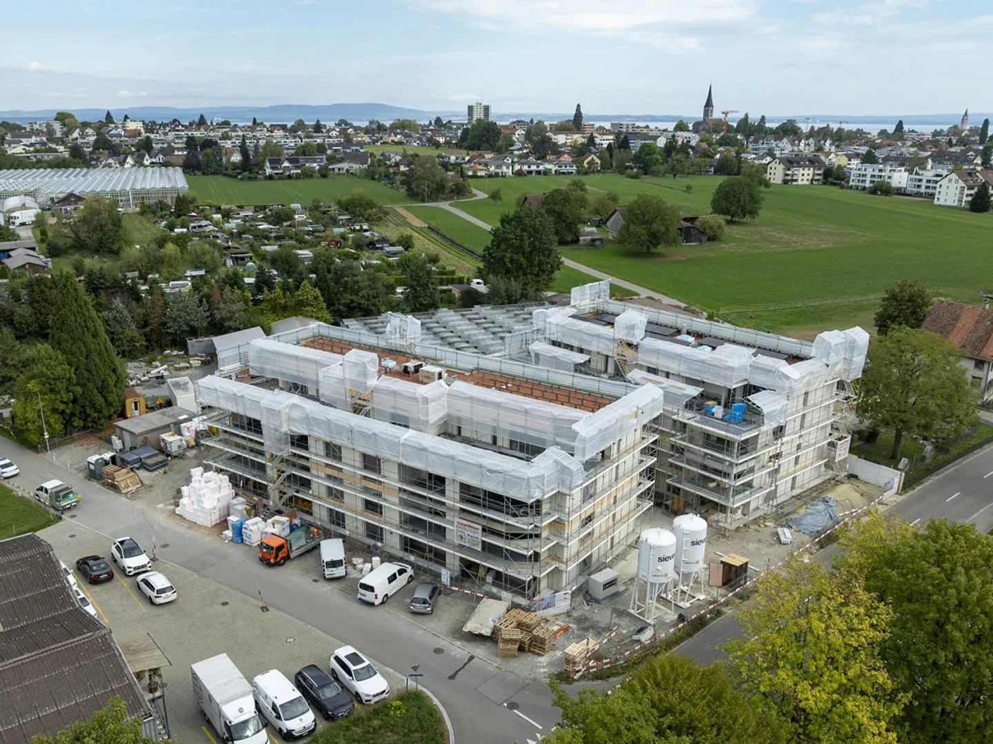 Penthouse de 4,5 pièces avec 111m2 de surface habitable et terrasse sud-ouest de 65m2 - geho - Photo 1 sur 8