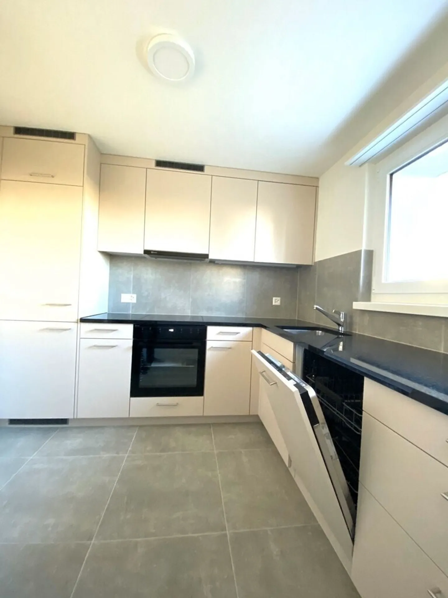 Visit - Move In - Feel Good - Photo 4 of 7