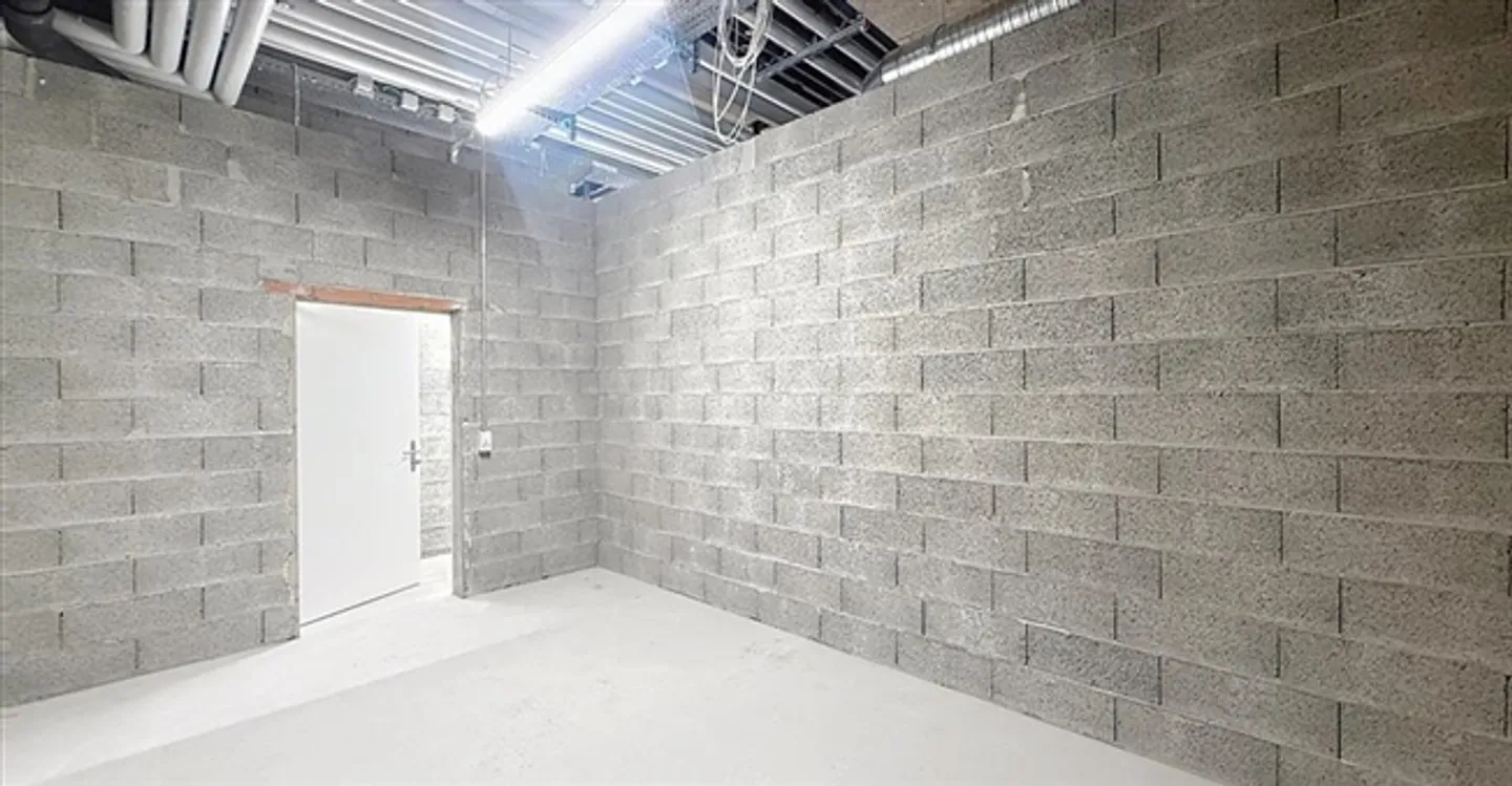 Cave 1 room - Photo 3 of 5