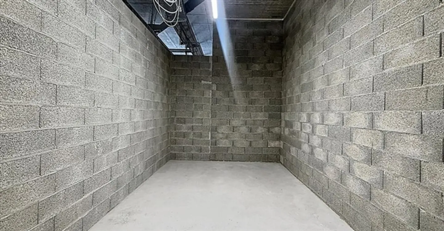 Cave 1 room - Photo 2 of 5