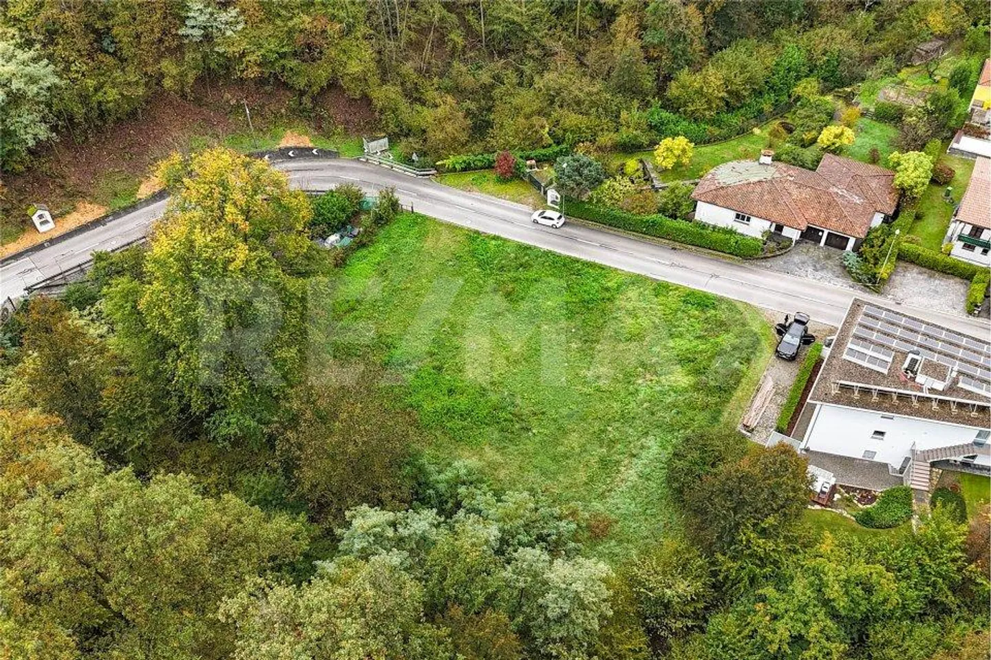 Baugrundstück mit Genehmigung - Foto 4 von 13