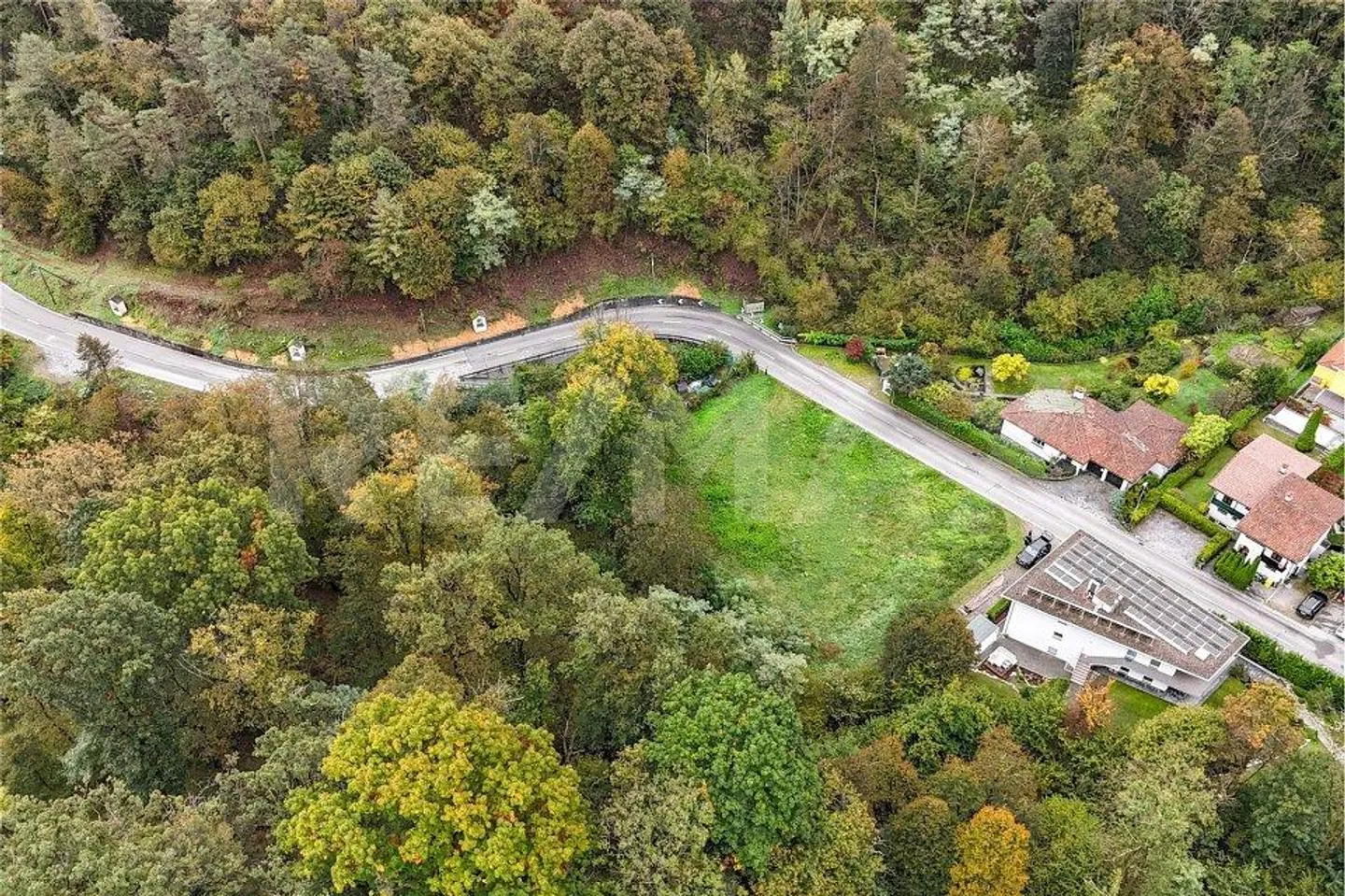 Baugrundstück mit Genehmigung - Foto 5 von 13