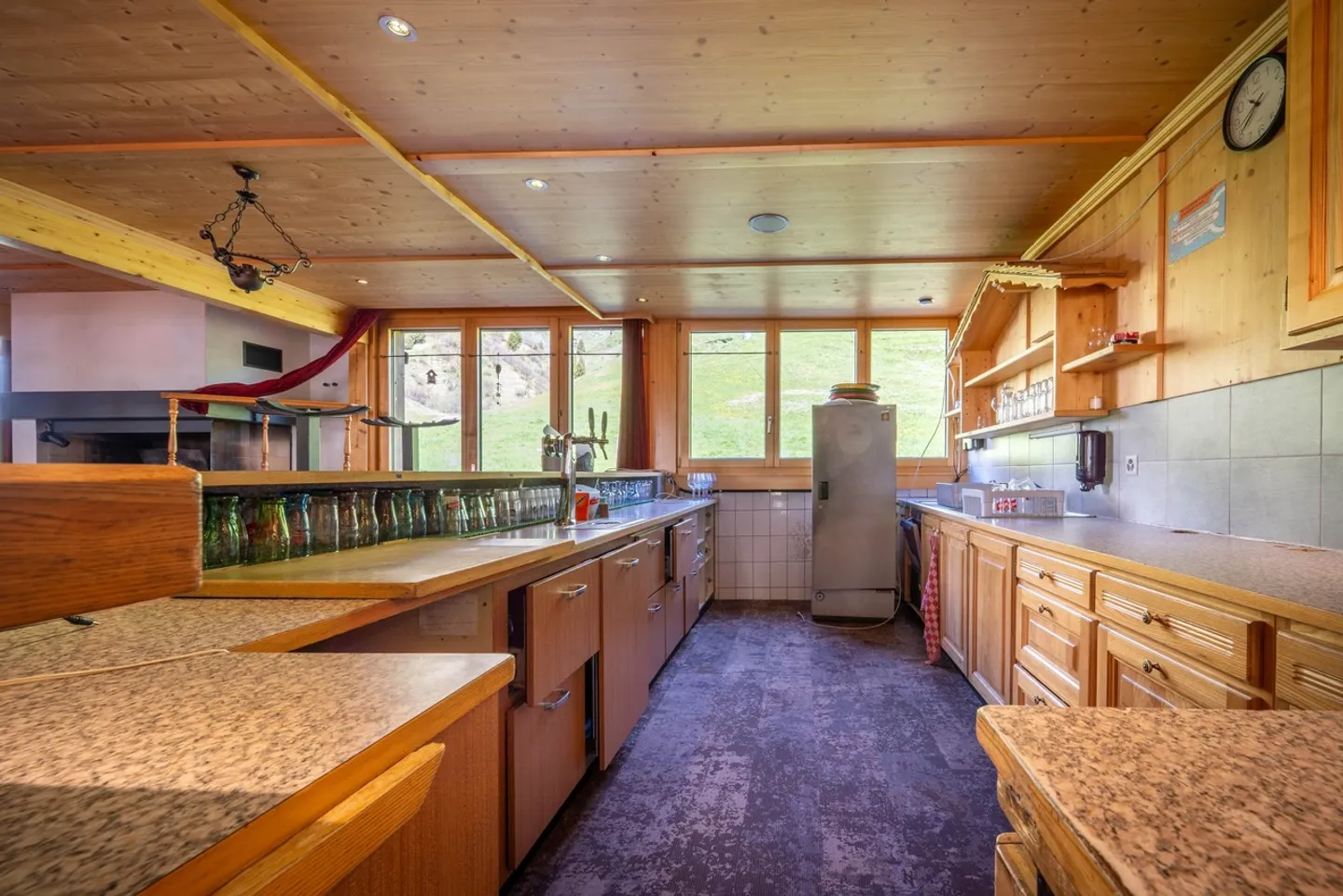 Hotel for sale - Photo 4 of 14