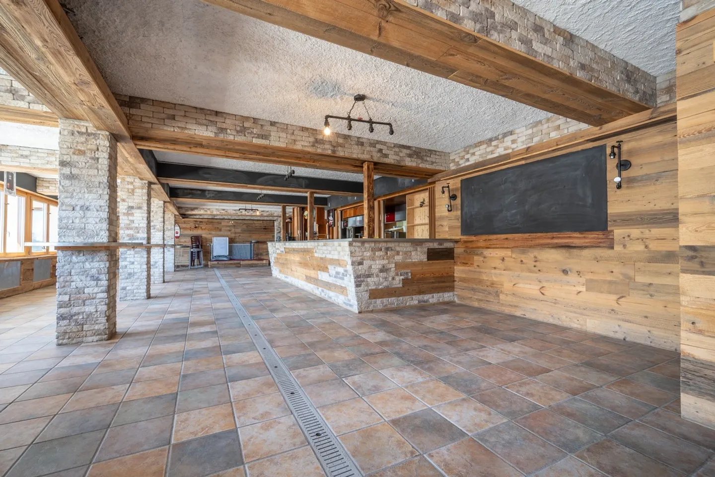 Hotel for sale - Photo 8 of 14