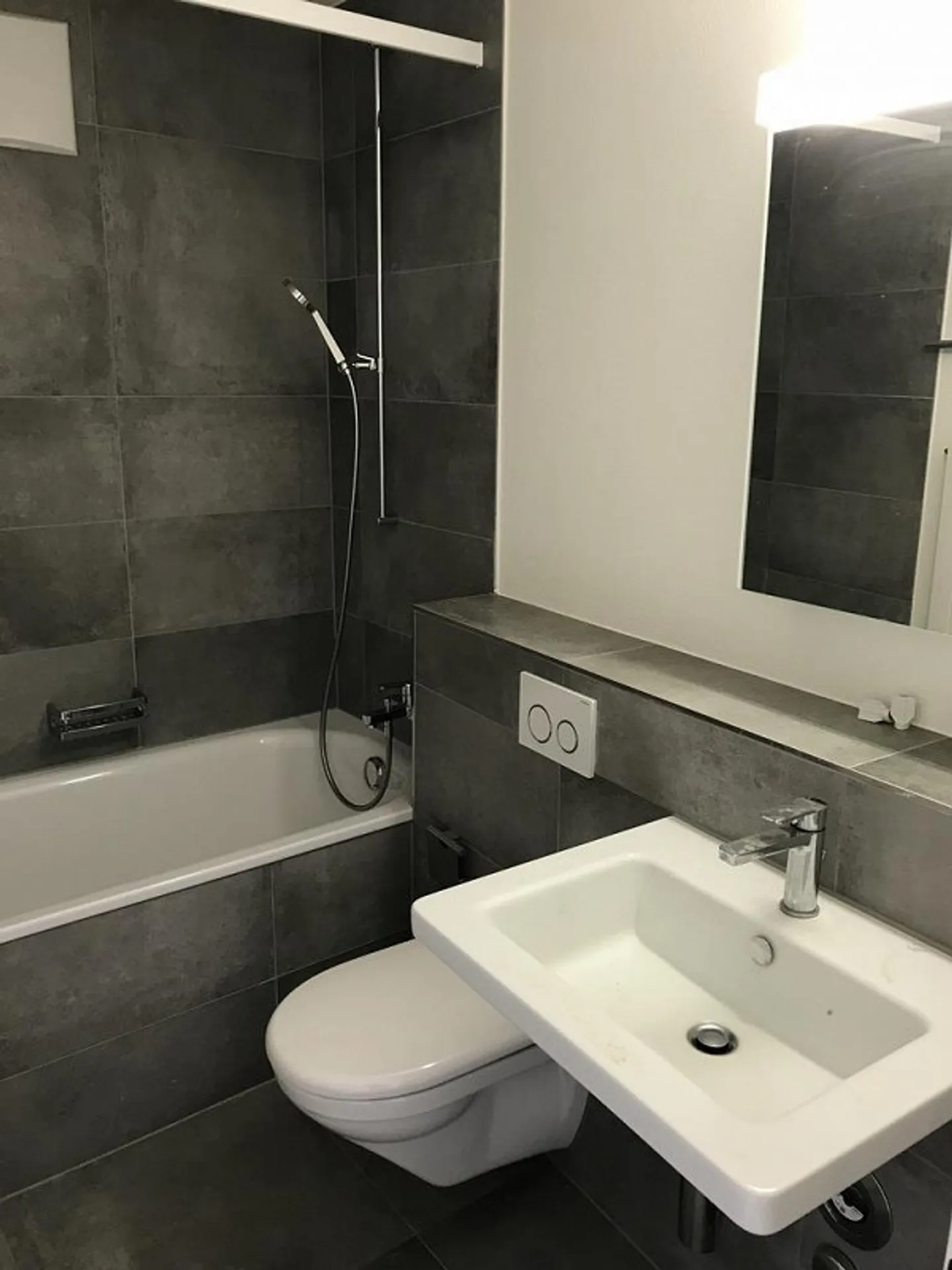 3.5-ROOM APARTMENT IN A CENTRAL LOCATION IN AESCH - Photo 5 of 7