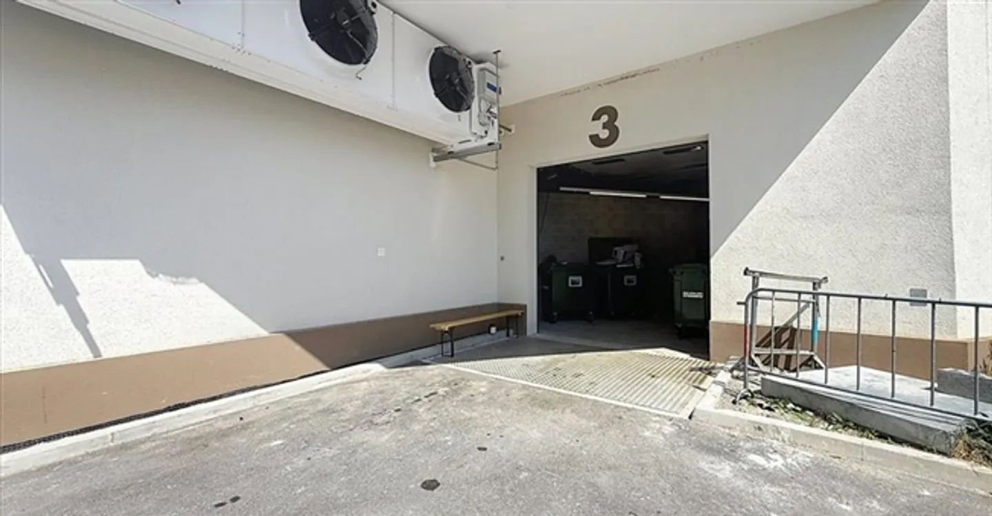 Cave 1 room - Photo 4 of 5