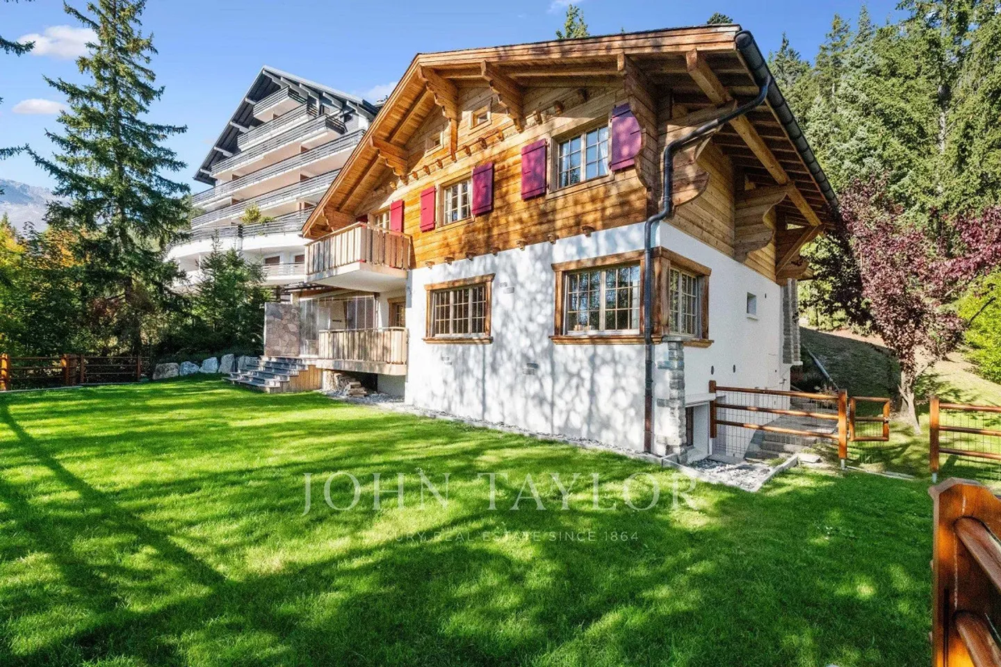 Location :  Chalet Cocooning au centre de Crans - Photo 1 of 13