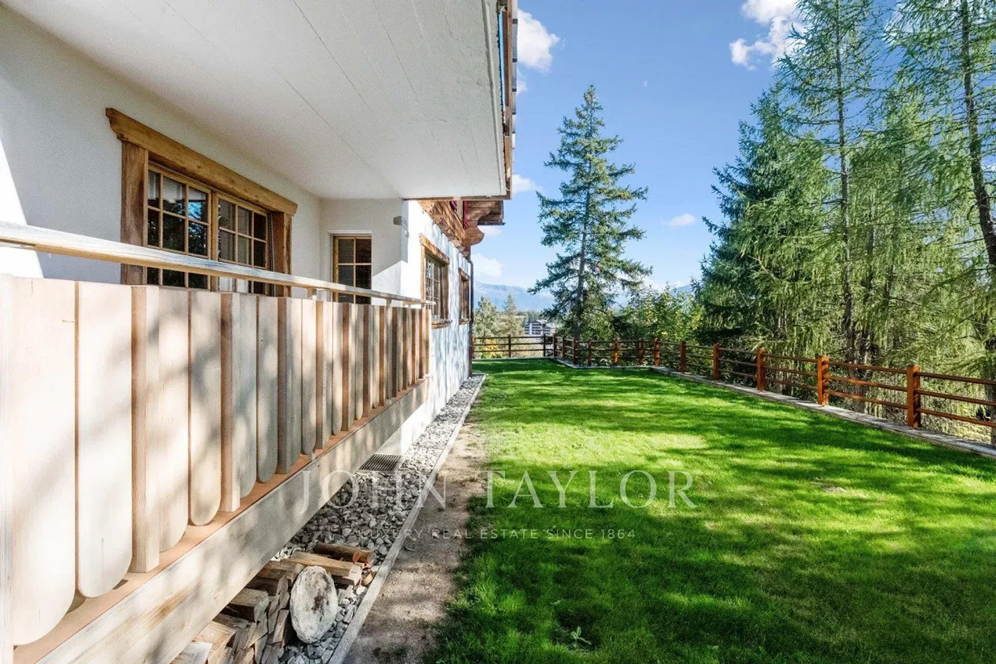 Location :  Chalet Cocooning au centre de Crans - Photo 3 of 13