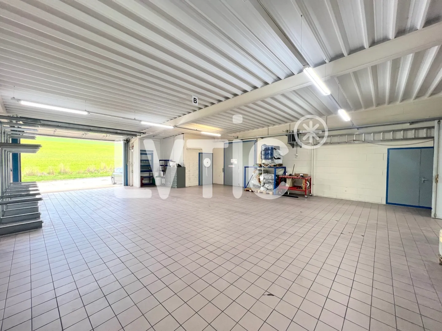 Capannone industriale, 795 m2 di spazi per uffici in affitto a Yverdon - Treycovagnes - Foto 3 di 11