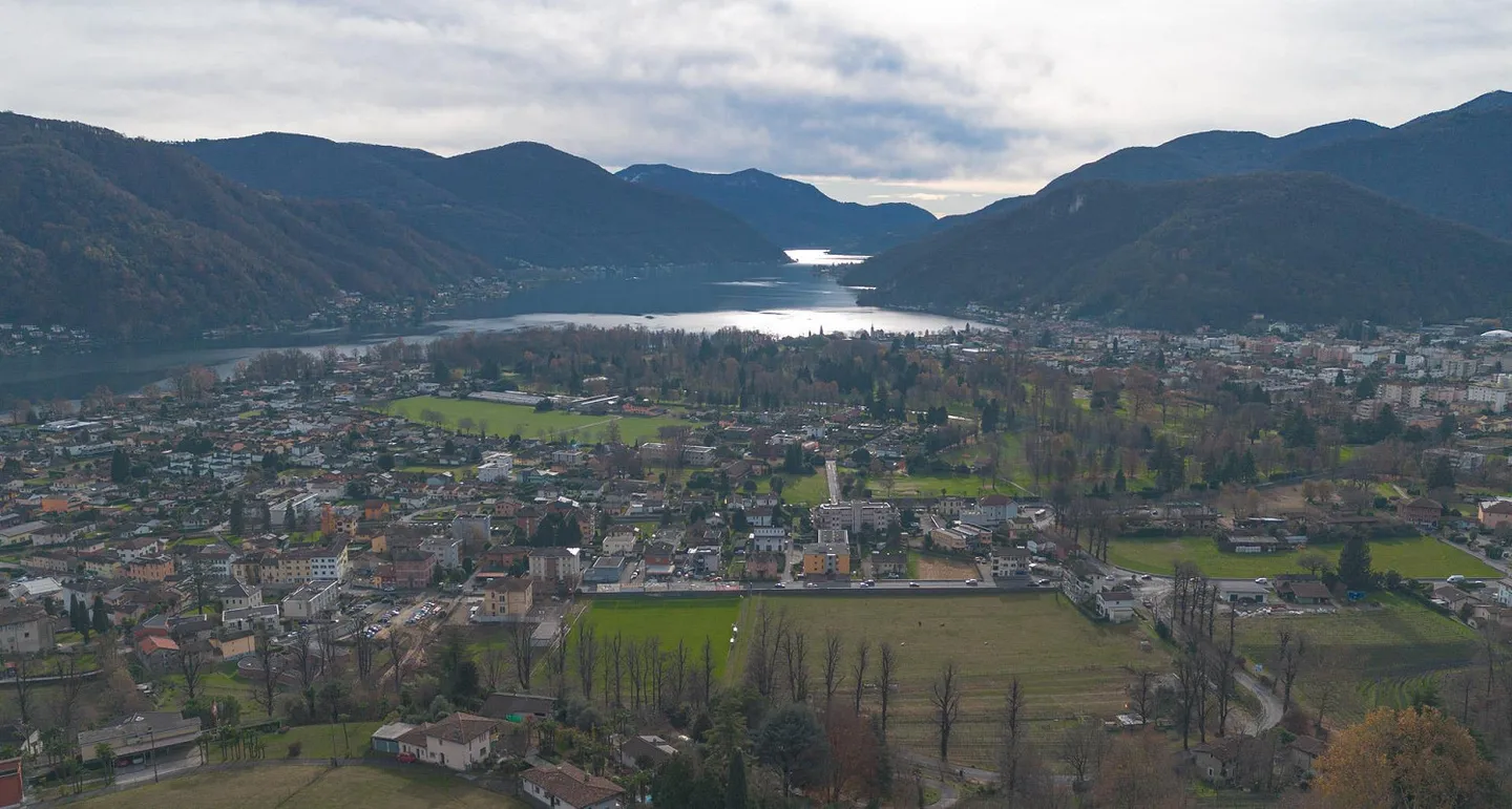 Baugrundstück mit Seeblick und Genehmigung in Neggio - Foto 3 von 5