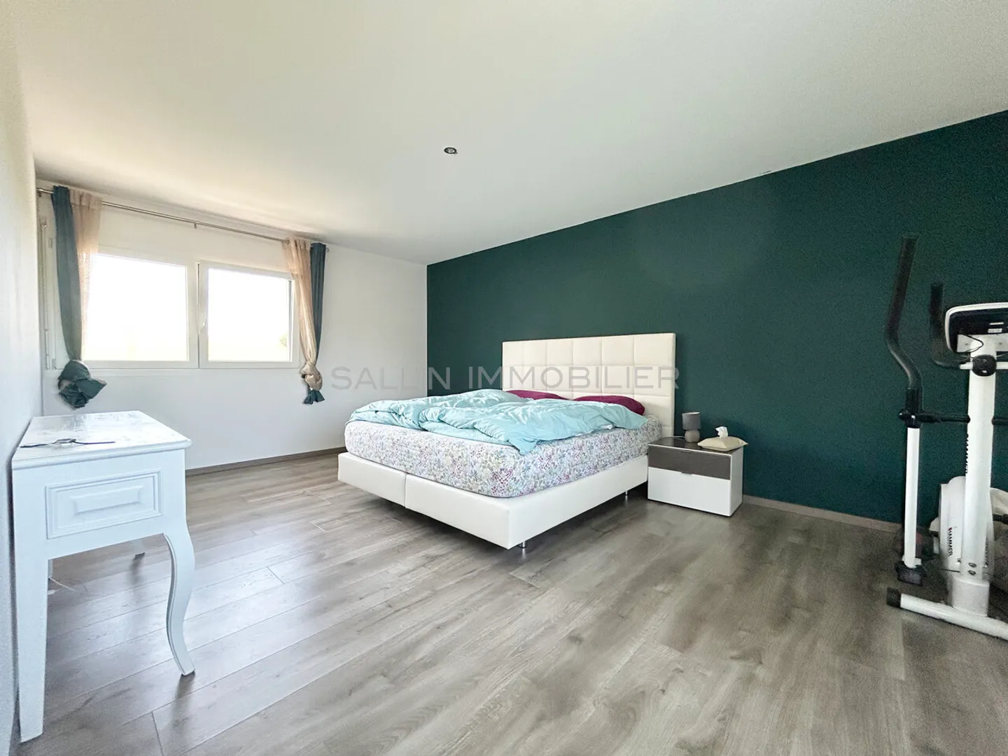 Luxusimmobilie mit Pool und 2½-Zimmer-Wohnung - Foto 6 von 11