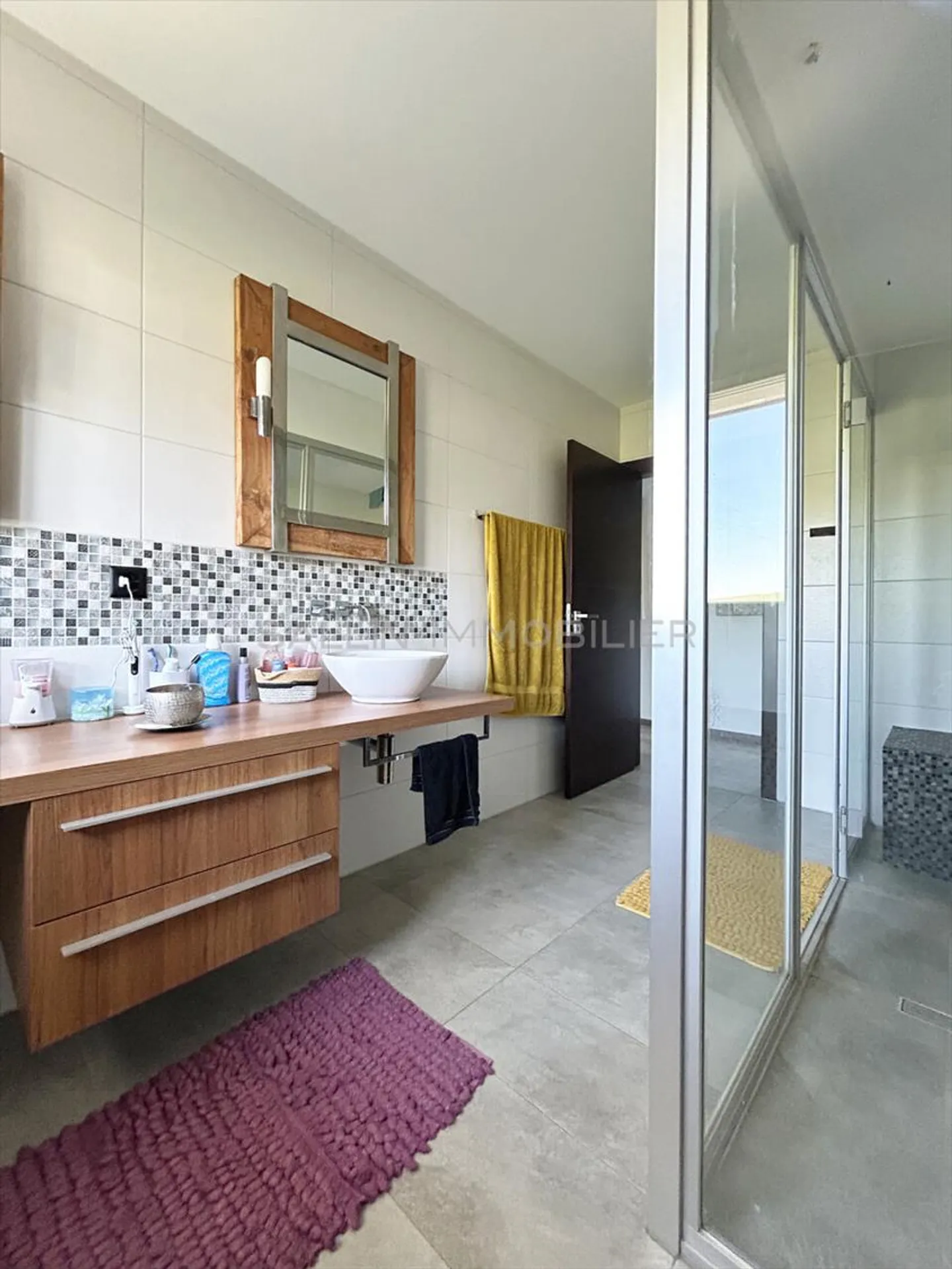Luxusimmobilie mit Pool und 2½-Zimmer-Wohnung - Foto 7 von 11