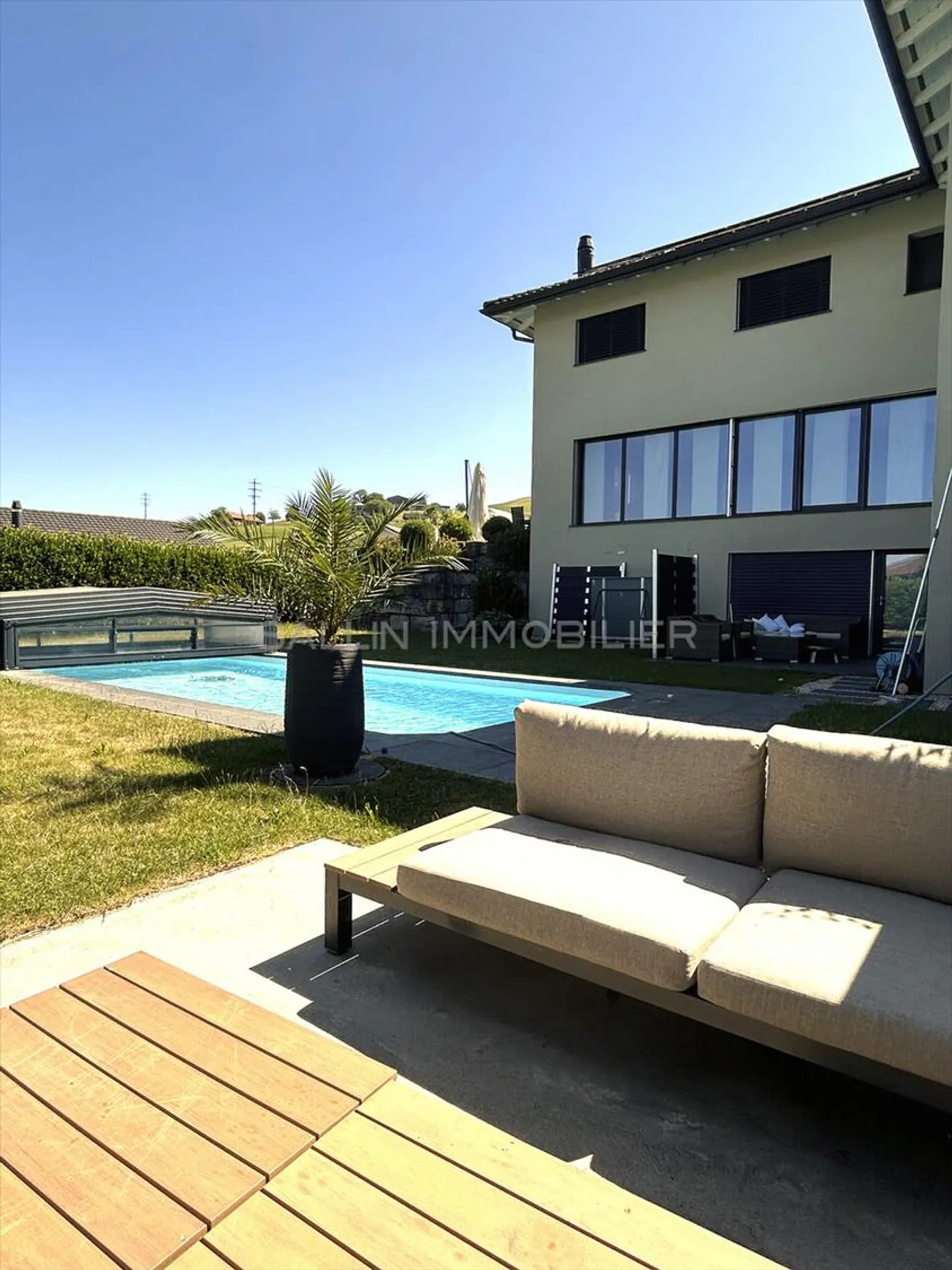 Luxusimmobilie mit Pool und 2½-Zimmer-Wohnung - Foto 10 von 11