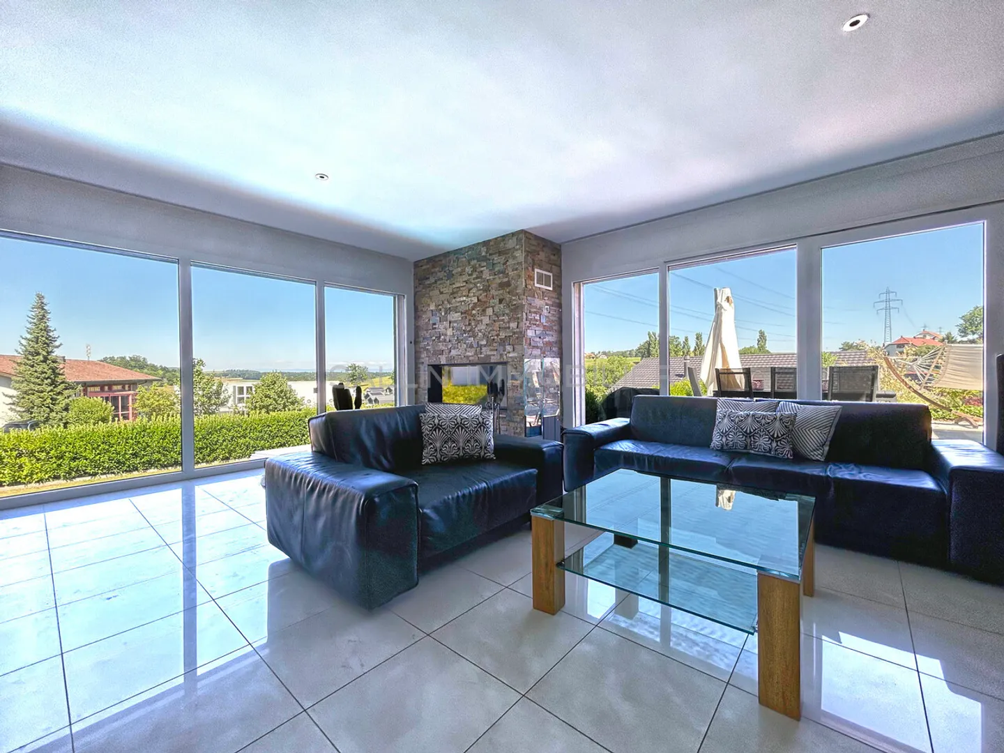 Luxusimmobilie mit Pool und 2½-Zimmer-Wohnung - Foto 4 von 11