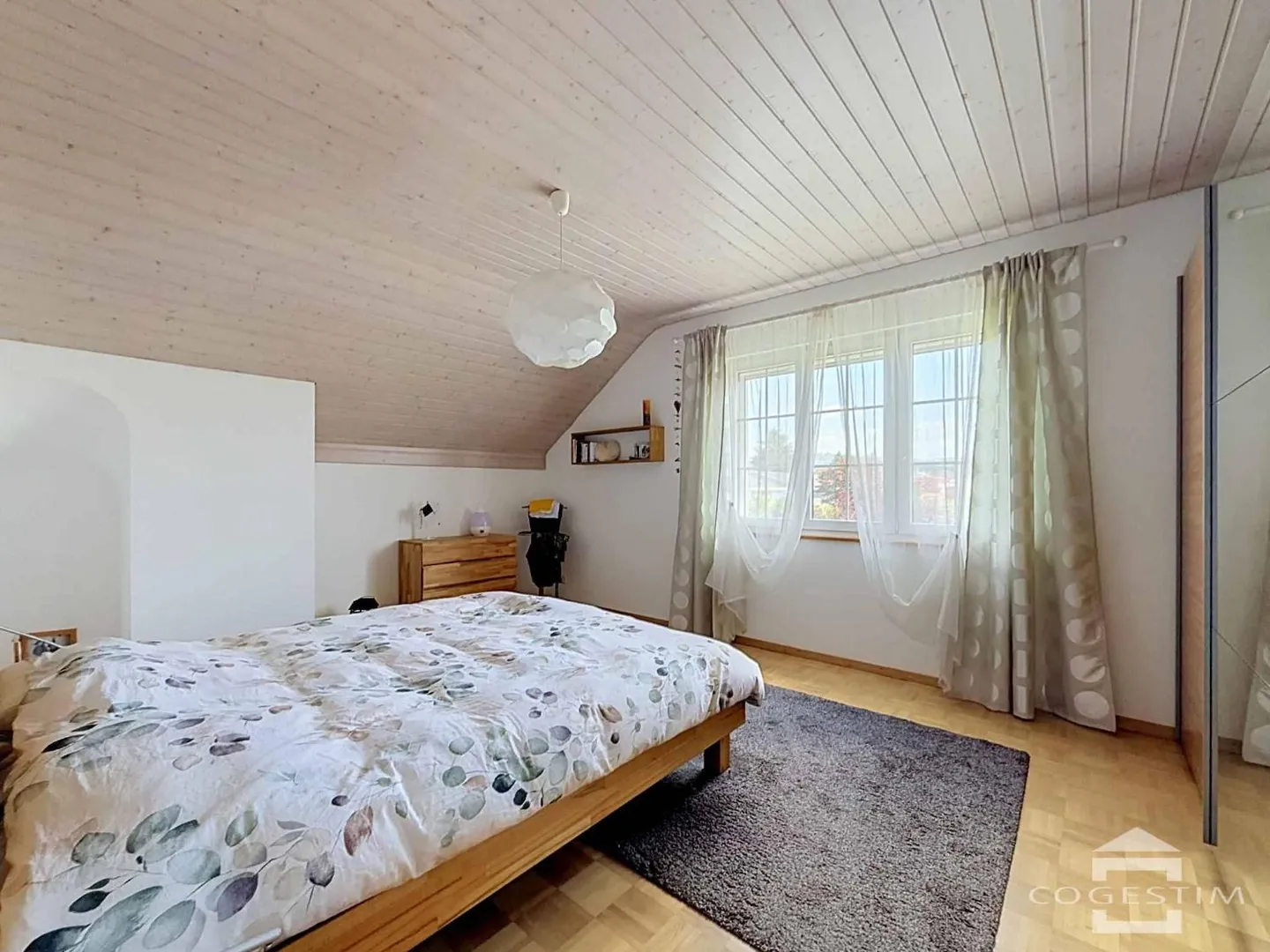 Detached villa with 5.5 rooms and swimming pool - Photo 9 of 13