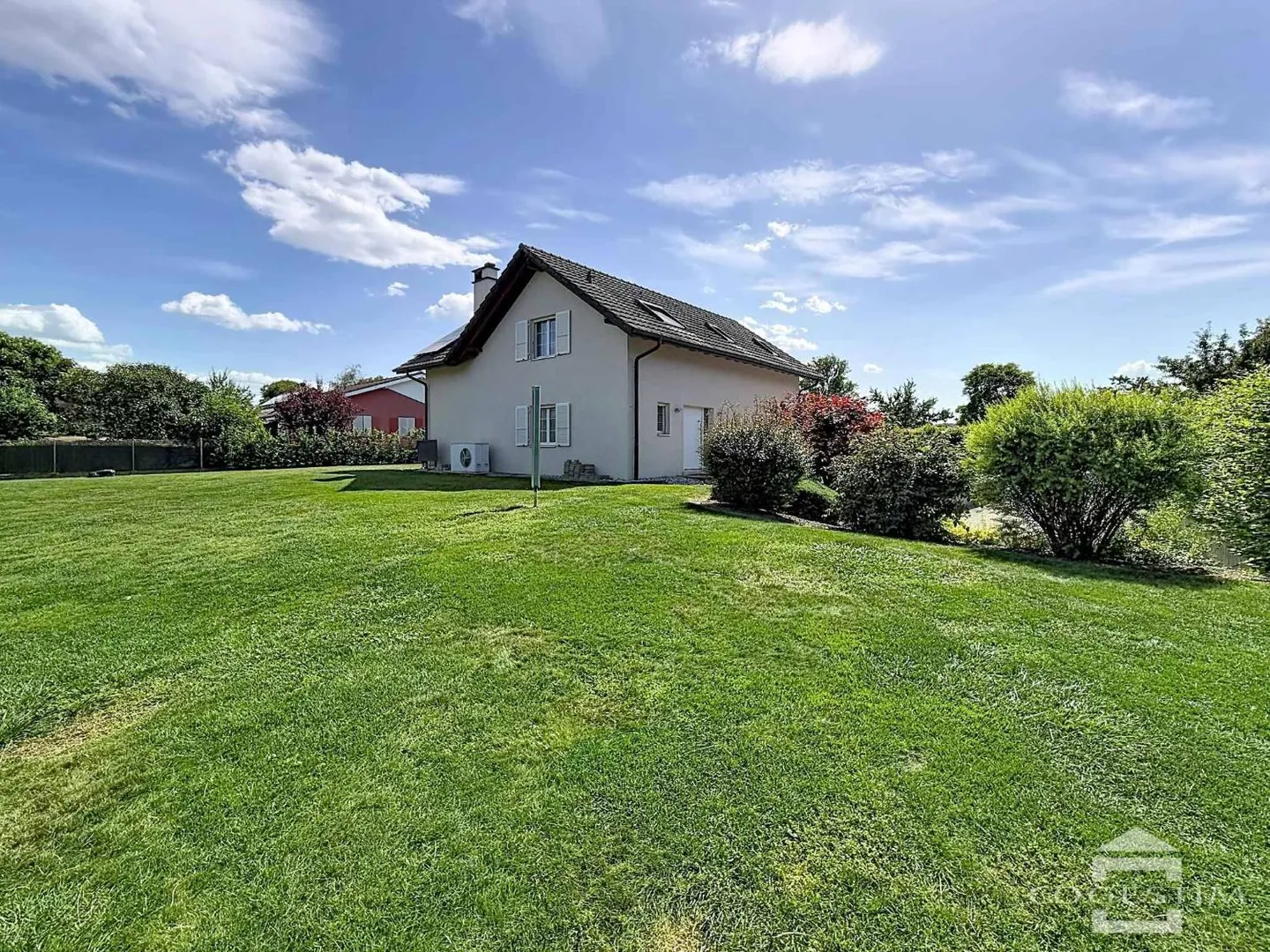 Detached villa with 5.5 rooms and swimming pool - Photo 5 of 13