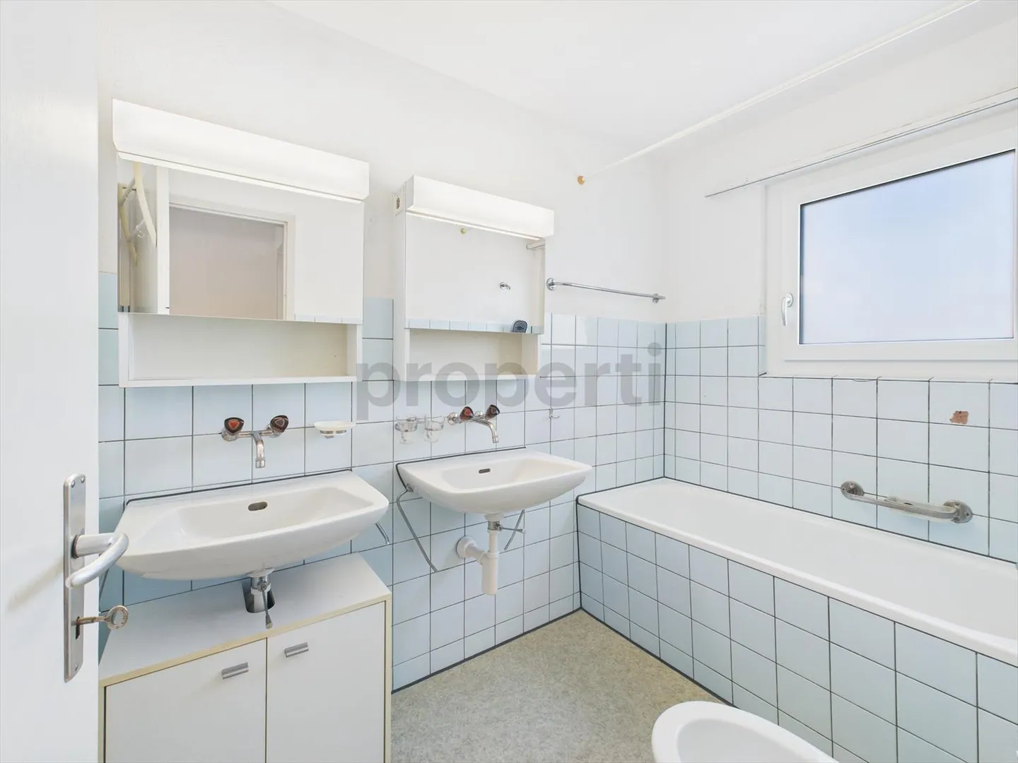 «Einmalige Chance mit Seesicht 4.5-Zimmer-Wohnung mit Potenzial in Nottwil» - Foto 8 von 13