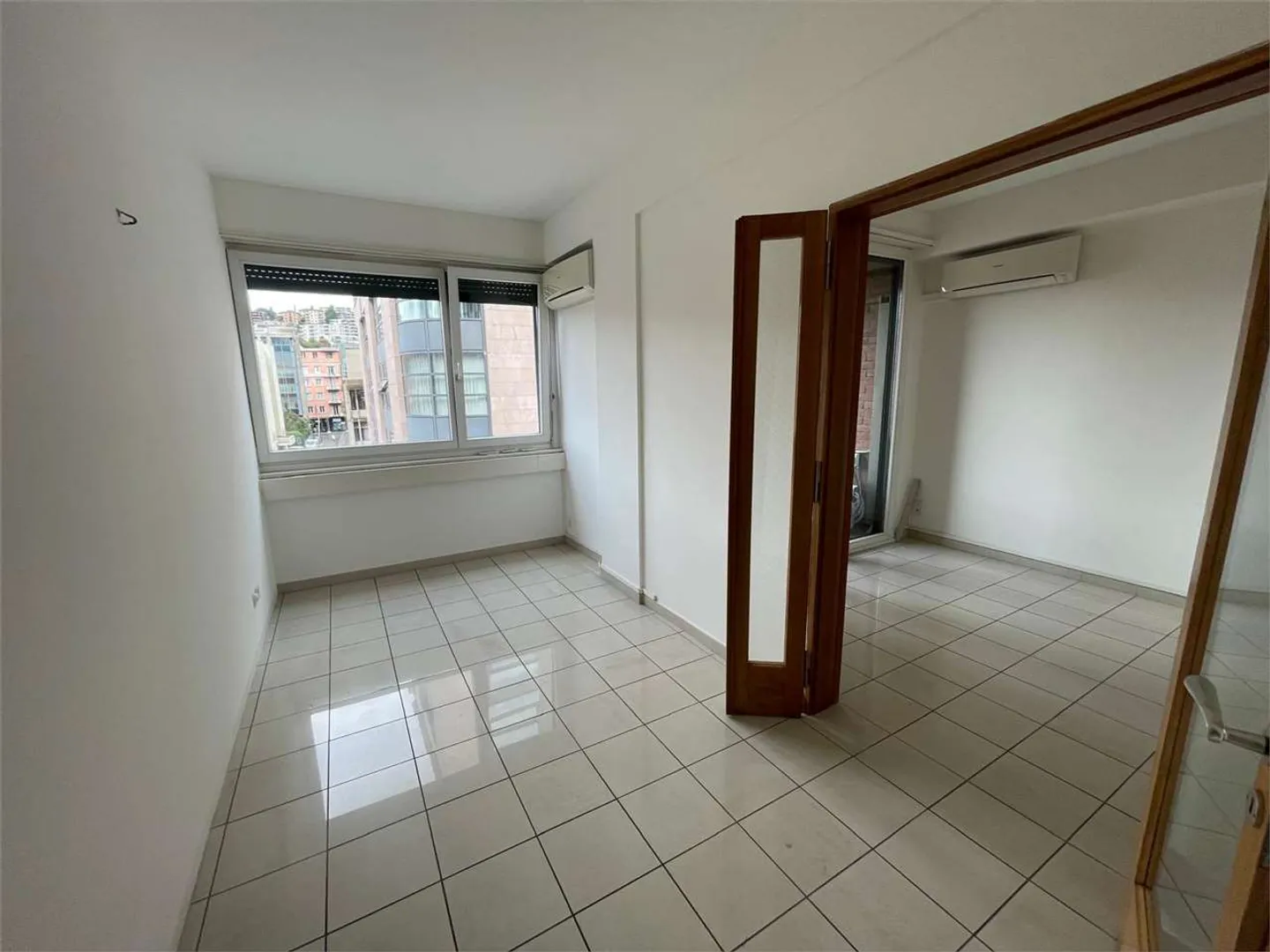 We rent commercial space in Lugano center - Photo 1 of 3