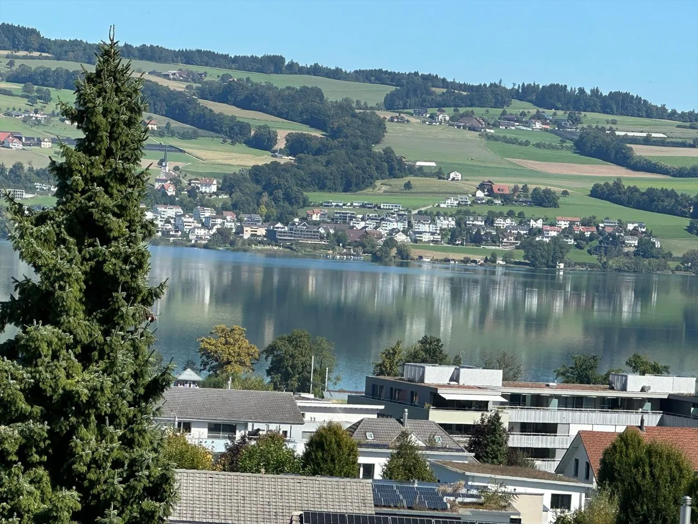 «Einmalige Chance mit Seesicht 4.5-Zimmer-Wohnung mit Potenzial in Nottwil» - Foto 1 von 13