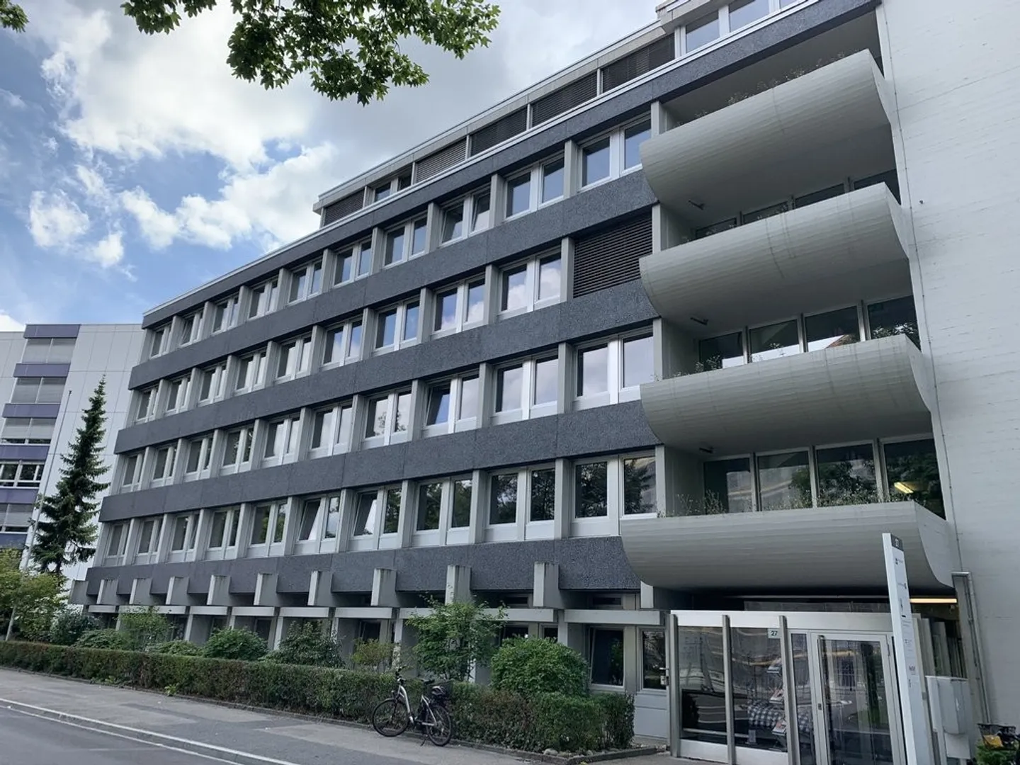 Spazioso spazio di stoccaggio - Foto 1 di 3