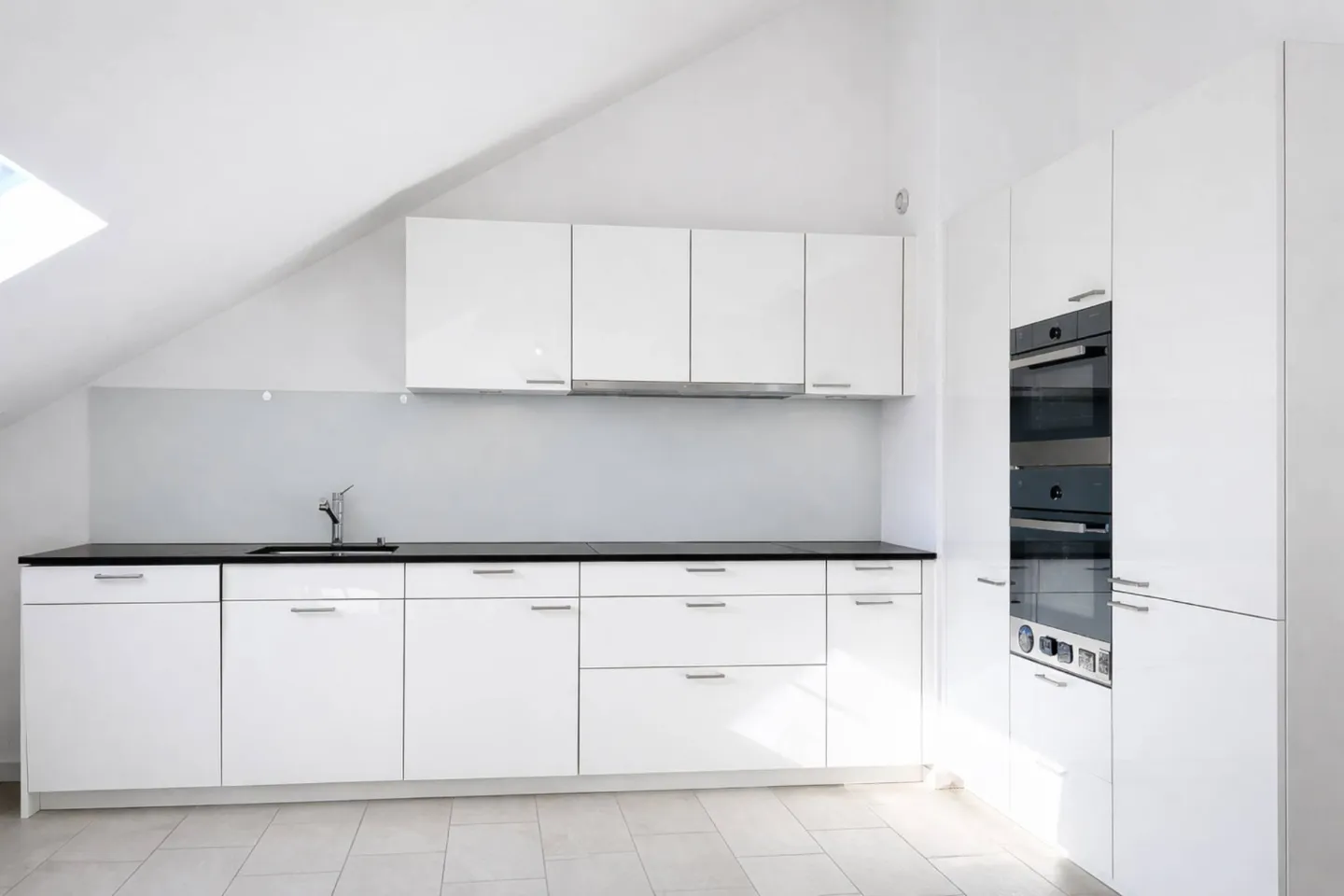 Bright contemporary penthouse with 3.5 rooms - Photo 4 of 11