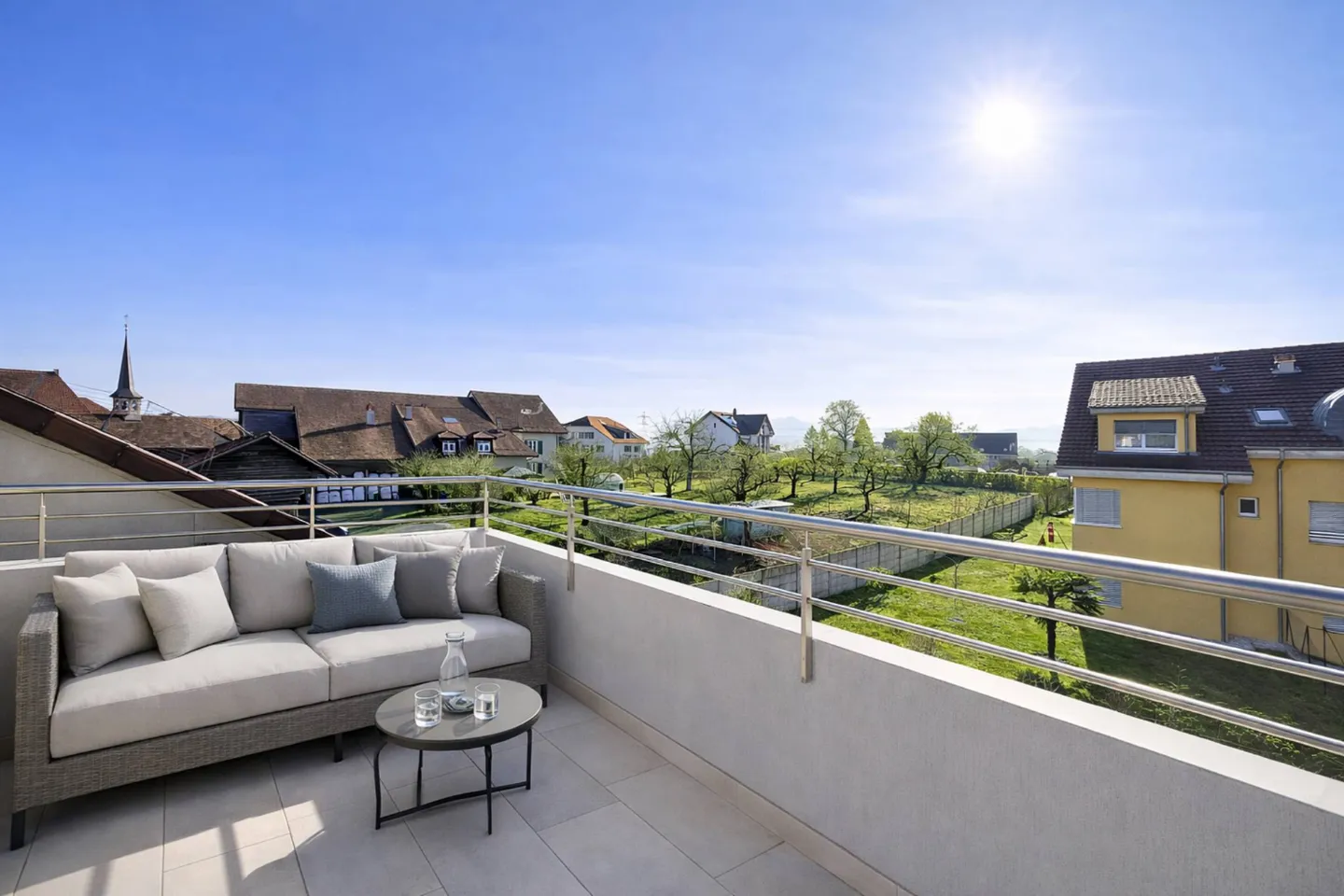 Bright contemporary penthouse with 3.5 rooms - Photo 2 of 11