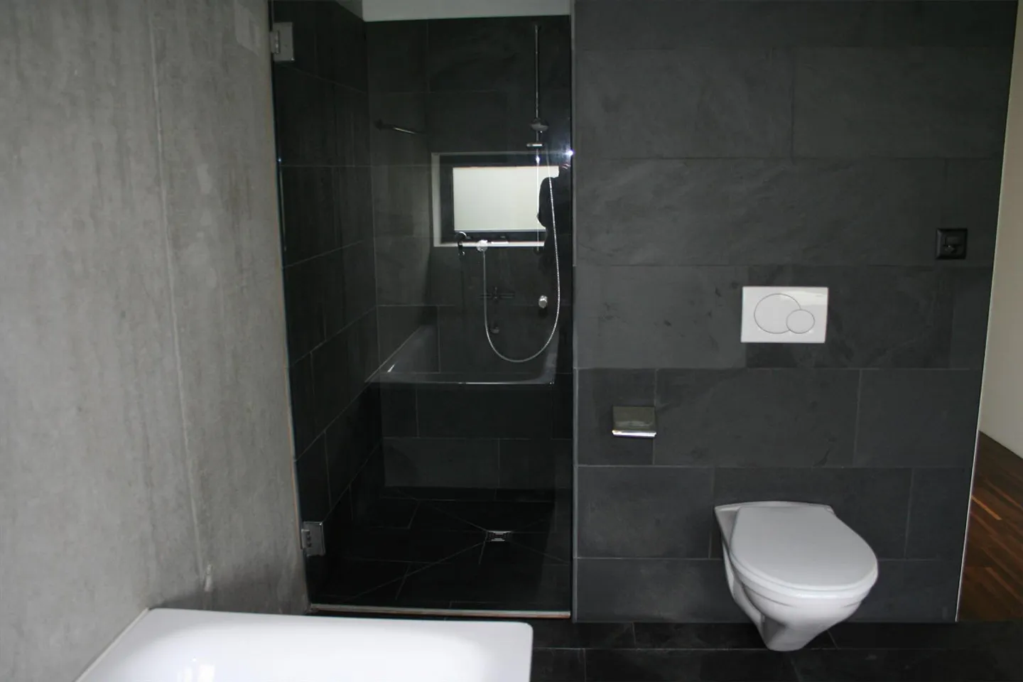 Appartement élégant avec balcon spacieux et vue sur la montagne - Photo 4 sur 8