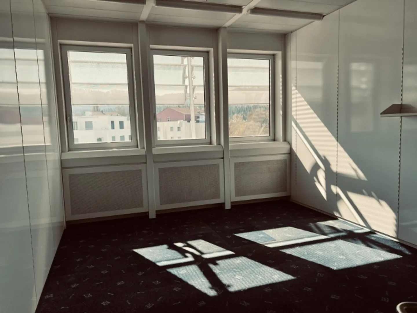 Bureau avec du style, pas de circulation vide - ici vous en voulez plus! - Photo 1 sur 4