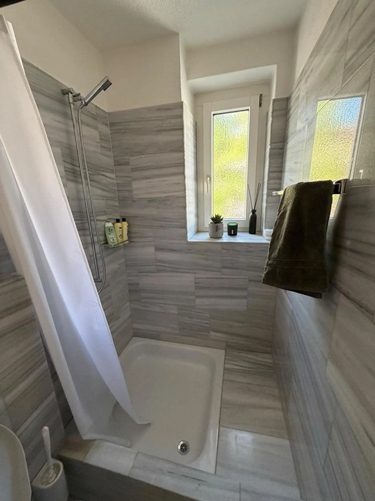 Grosse 5.5-Zimmer-Maisonettewohnung (127 m²) mit historischem Charme - Foto 13 di 29