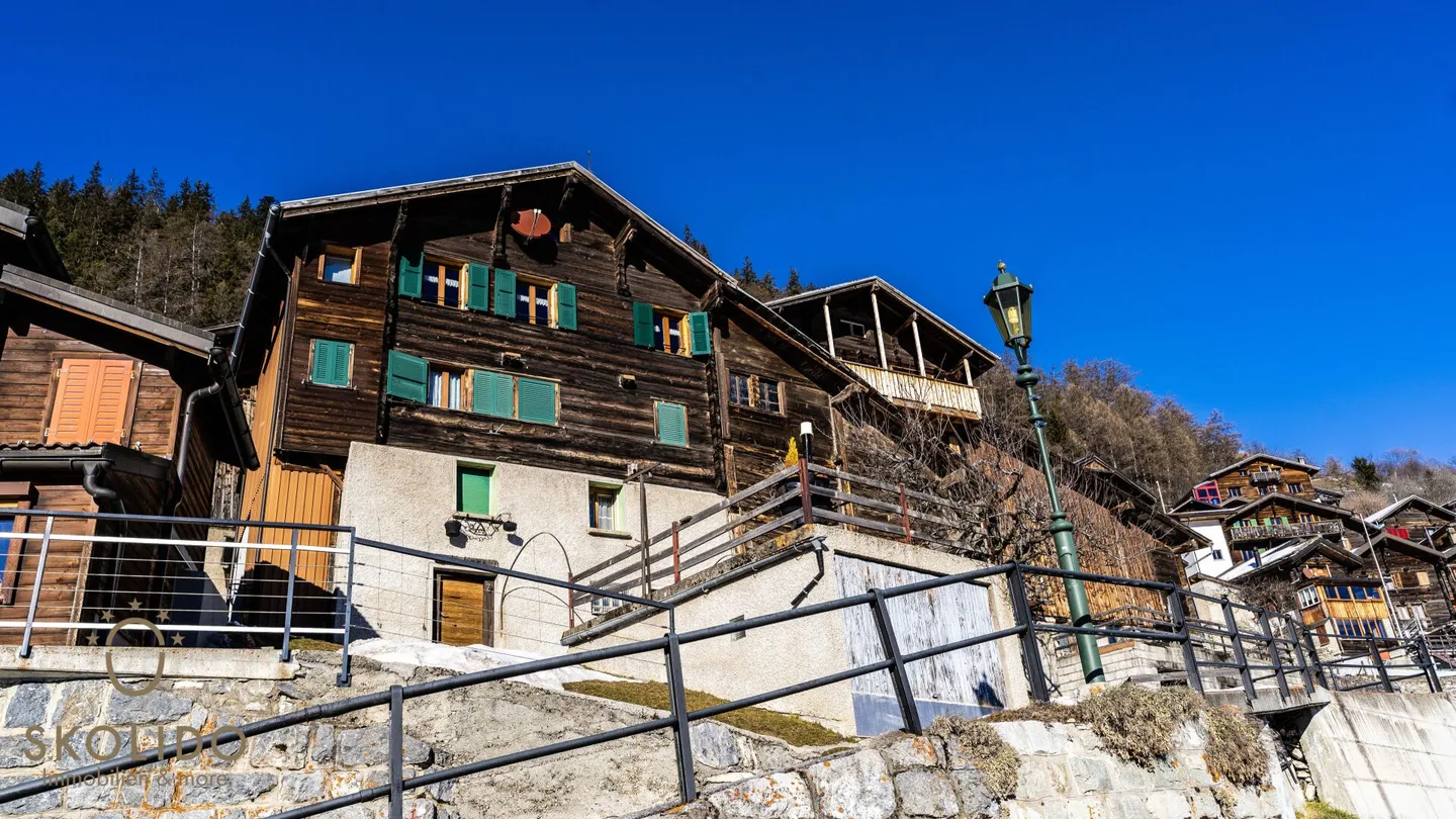 Walliser Haus an sonniger Lage mit Panorama - Foto 1 von 39