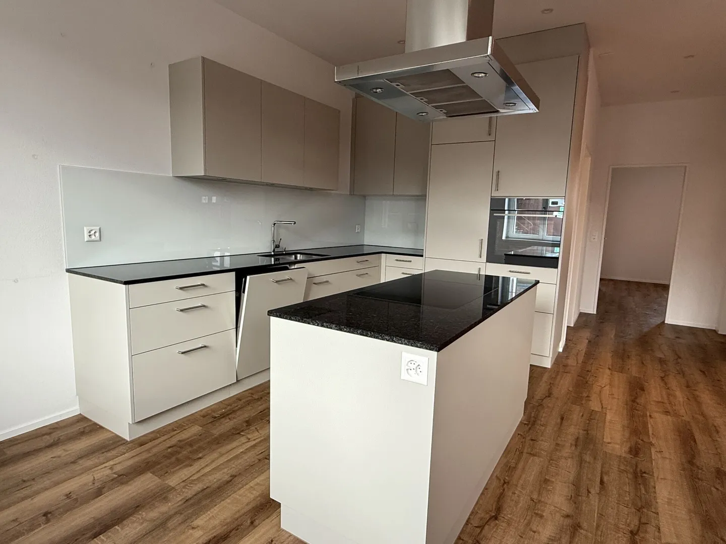 Modernes Erdgeschoss-Apartment - Foto 1 von 7