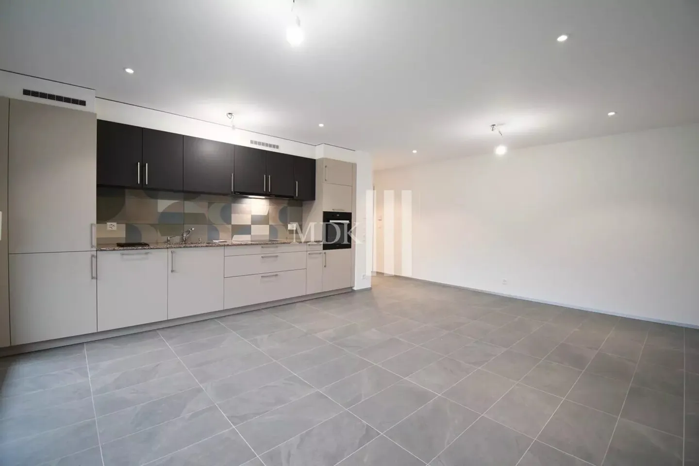 Nuovo appartamento di 2,5 stanze in affitto a Monthey - Foto 2 di 10