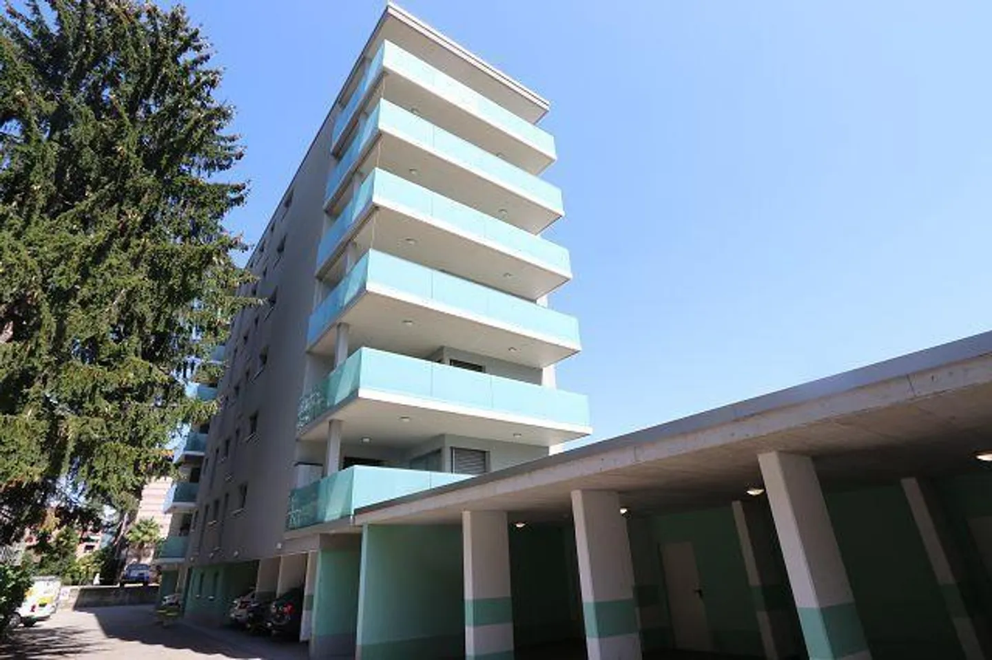 Appartement 4 1/2 pièces au 4ème étage dans un emplacement calme et ensoleillé - Photo 1 sur 20
