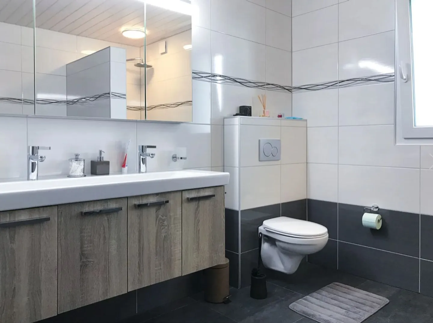 Elegant Apartment in Quiet Villa - Photo 9 of 11