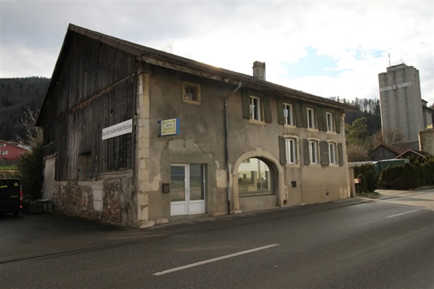 Atypical House, Many Possibilities, Ideal for Independence - Photo 3 of 20