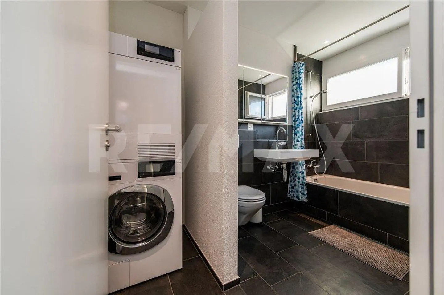 WITHIN WALKING DISTANCE TO THE S-TRAIN STATION: FREE-STANDING 5½-ROOM HOUSE - Photo 6 of 12