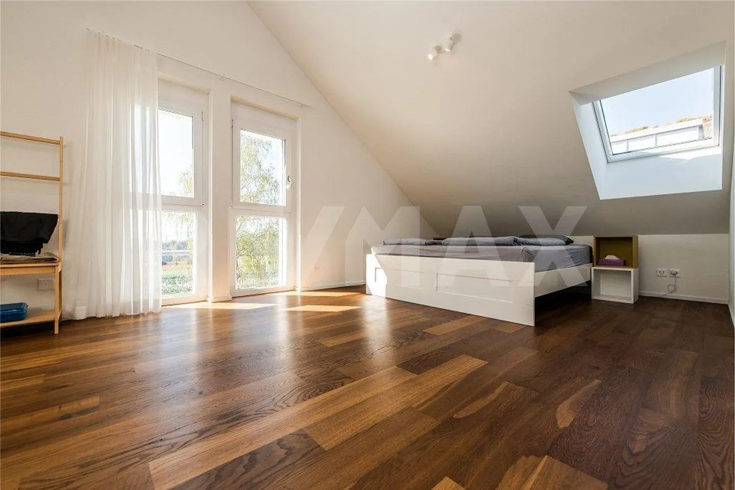 WITHIN WALKING DISTANCE TO THE S-TRAIN STATION: FREE-STANDING 5½-ROOM HOUSE - Photo 7 of 12