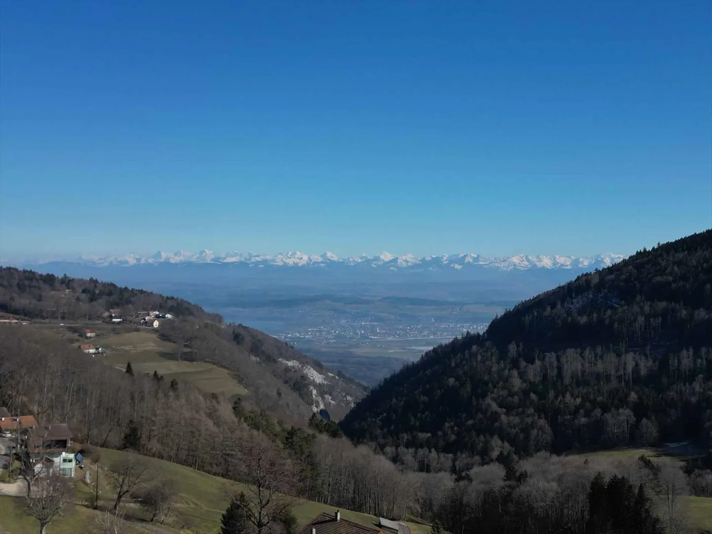 Stupendo appartamento di 4,5 stanze con vista panoramica, 2 balconi, parcheggio coperto, acquisto semplificato per stranieri - Foto 2 di 12